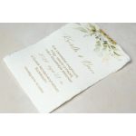 Kézműves merített papír textúra finom aranyozással a meghívó szélén