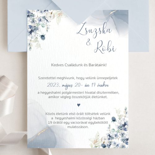 Kék virágos esküvői meghívó elegáns akvarell mintával