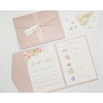 Elegáns rose gold meghívó szalaggal és monogram kártyával