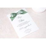 Kézzel kötött masni és modern tipográfia esküvői meghívón