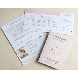 Passport esküvői meghívó pastel pink színben aranyozott borítóval